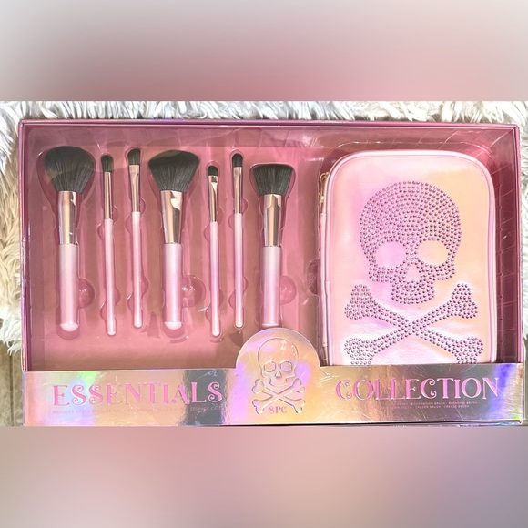 🩷☠️-NWT-Essentials Collection MAKE-UP BRUSHES WITH ADORABLE BLING SKULL CASE🩷☠️ - Picture 7 of 9